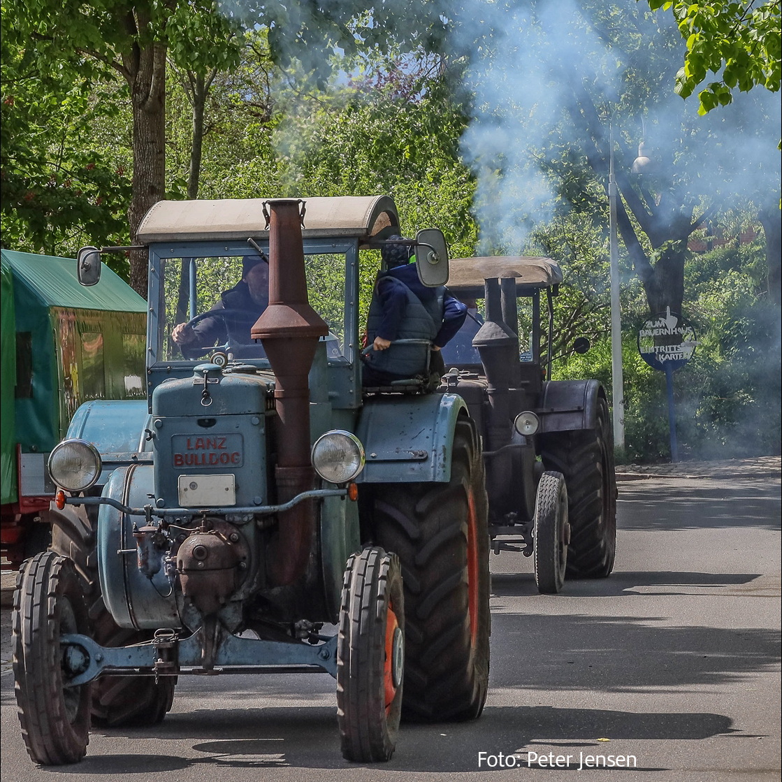 Ausfahrt mit Oldtimer Treckern