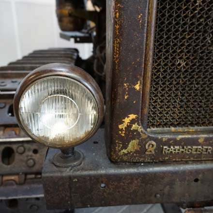 Scheinwerfer vom Boxer Raupenschlepper